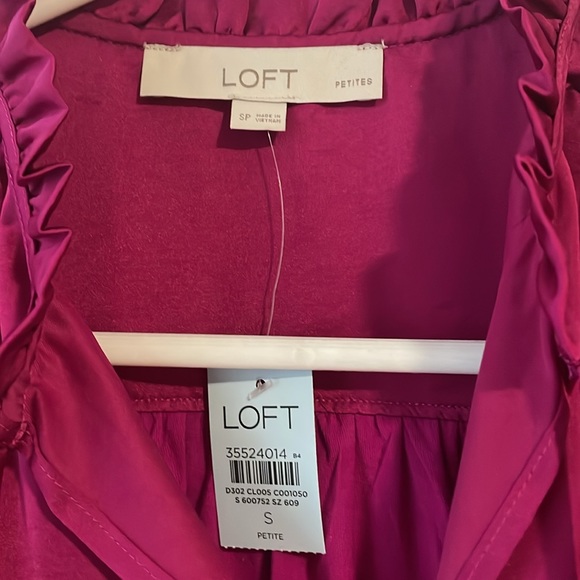 BRAND NEW WITH TAGS! LOFT Ruffle Tie Neck Mixed Media Blouse - Picture 3 of 6